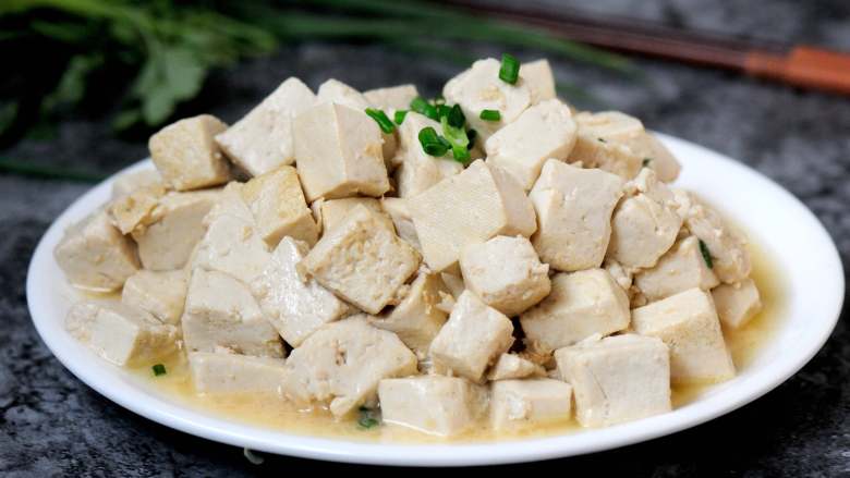 是过油炸做成豆腐干之类的,平时炒起来有没有既简单又入味的做法呢?
