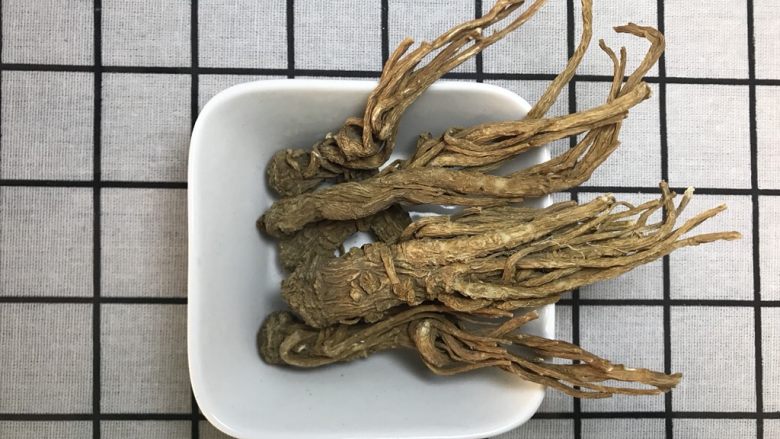 香料图解大公开,当归(学名:angelica sinensis)别名干归,秦哪,西