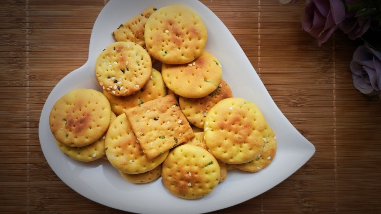 电饼铛版香葱苏打饼干