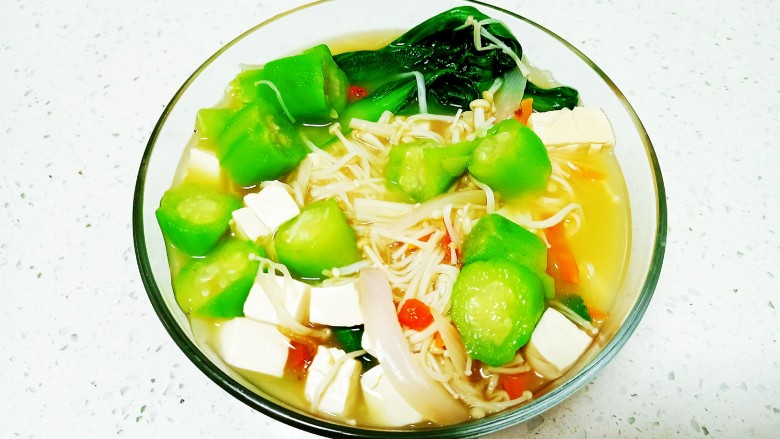 丝瓜豆腐金针菇青菜汤