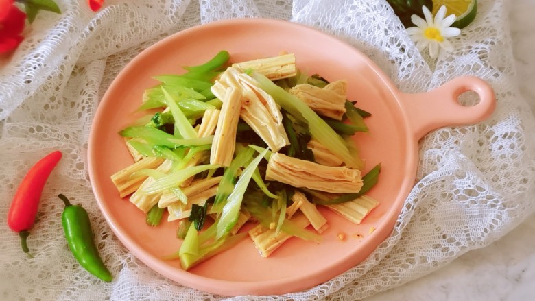 腐竹拌芹菜