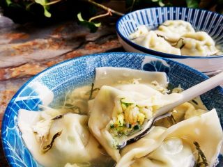 菜谱大全  家常三鲜小馄饨 小贴士 三鲜一般都是韭菜,鸡蛋和虾仁,用