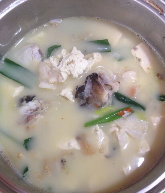 鱼头豆腐汤分享 收藏菜谱 130 0 需要食材 大蒜 油 生姜 白菜 盐