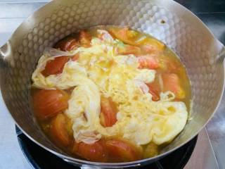 番茄蛋花汤,煮开