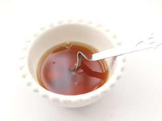 蜜汁烤板栗,调一个蜂蜜水，1勺蜂蜜➕半勺油搅拌均匀。