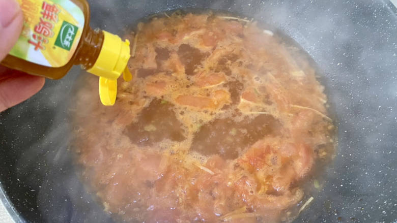 虾滑汤➕番茄白玉菇虾滑汤,加入一茶匙太太乐鸡汁