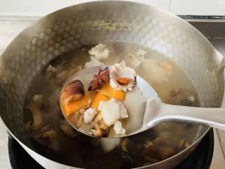养生汤—香菇肉片汤,煮至汤汁浓稠