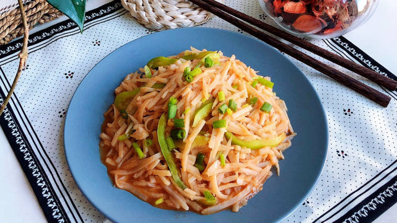 炒藕丝,在家吃到一盘正宗川菜就是这么简单。