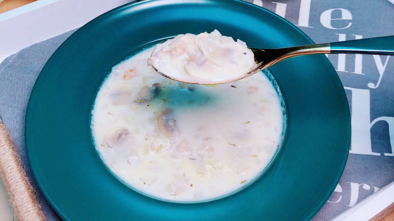 蘑菇鸡肉浓汤,鲜香美味，在家轻松制作西式浓汤。