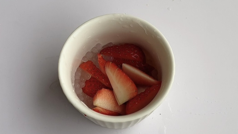 #闹元宵#草莓奶昔,再大肉草莓