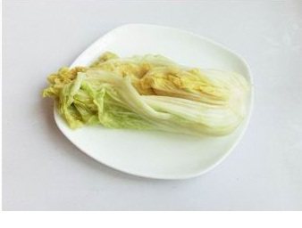 韩国泡菜,腌好的白菜，挤去水分;