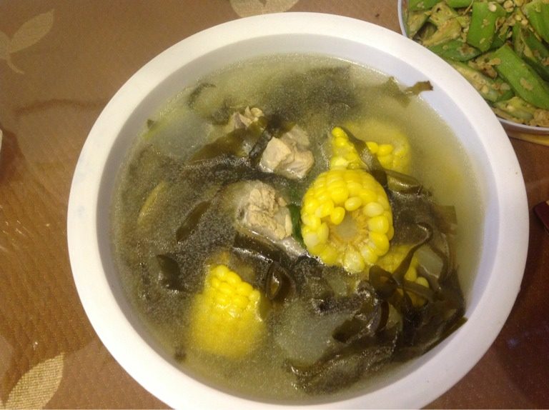 冬瓜海带玉米籽排汤,煮二十分钟左右出锅装盘