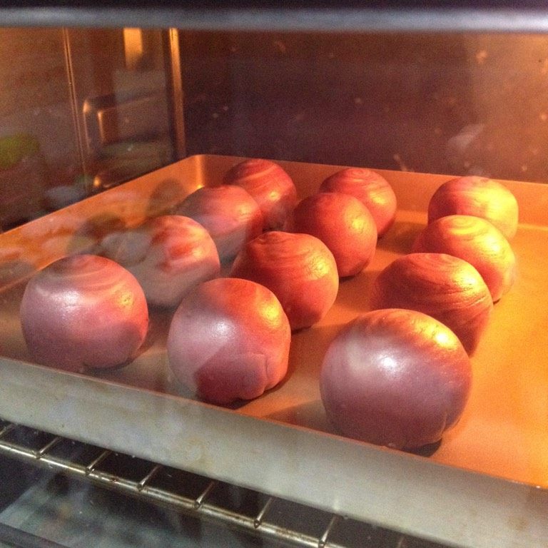 紫薯酥,烤箱预热，放中层，170度烤30分钟