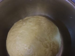 豆沙酥,200g面粉100g黄油揉匀成团制作油皮