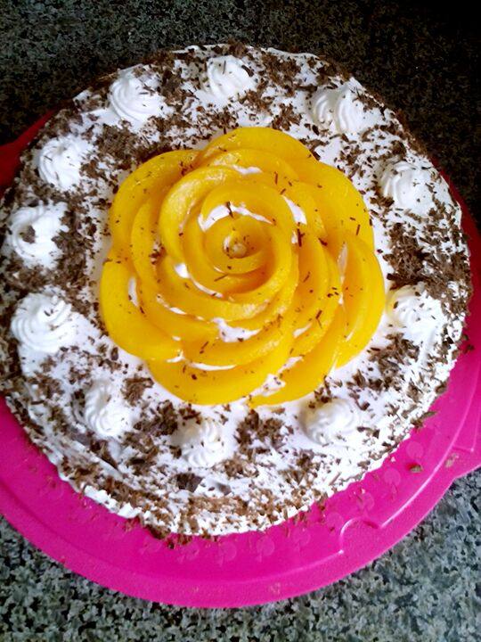 巧克力黄桃花型蛋糕