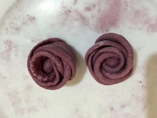 紫薯玫瑰花卷,如图排列的紧凑的玫瑰花