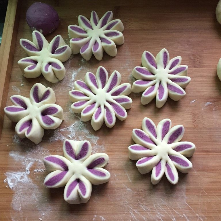 紫薯花朵馒头,做好的花形
