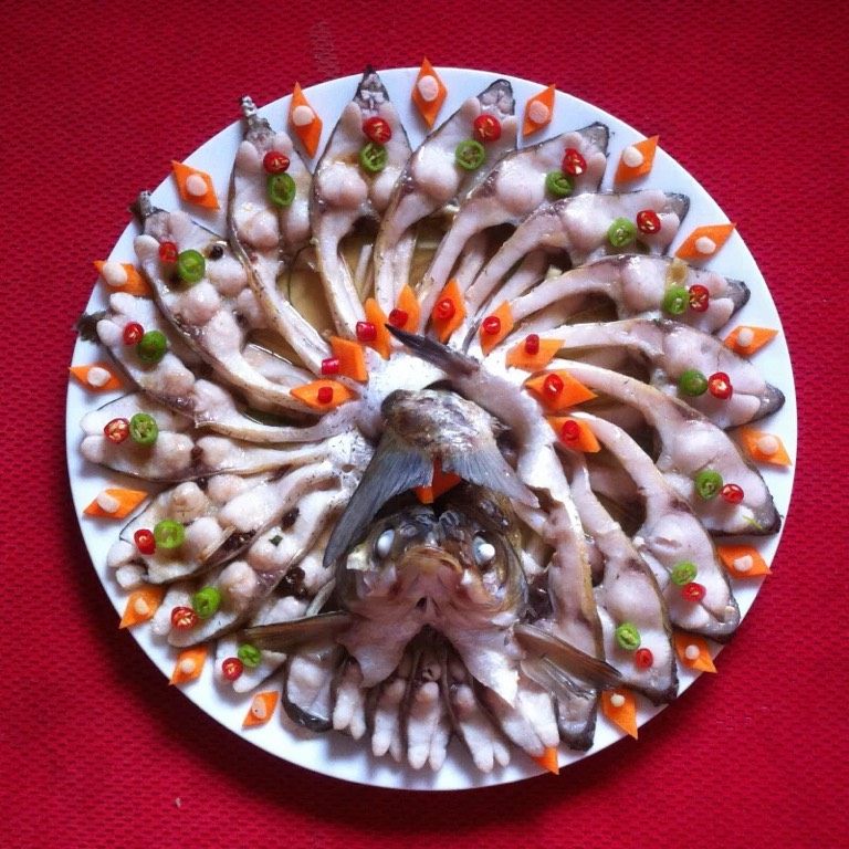 孔雀开屏鱼,如图美味佳肴美味的孔雀开屏鱼来啦，色香味俱佳，家常和宴客的理想佳菜