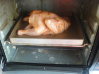奥尔良烤鸡,烤箱200度预热，进入后烤30分钟