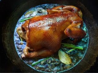 酱油鸡,如图开大火煮开转中火盖盖煮3-5分钟