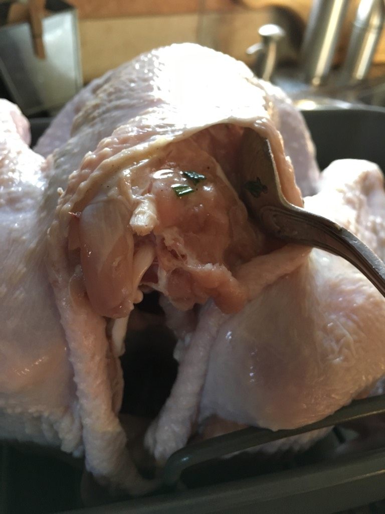烤火鸡,如图将上图的调料均匀的涂抹在火鸡皮下、四周