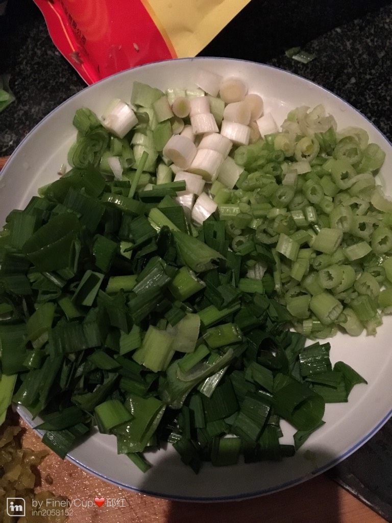 豆瓣酸菜鱼,如图葱，芹菜，