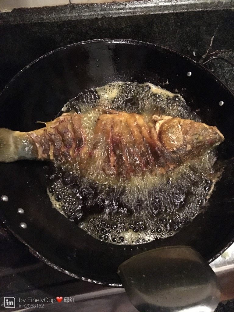 豆瓣酸菜鱼,如图5分热油锅炸鱼