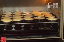 淡奶油蛋糕,烤箱预热150℃，烤架放在烤箱倒数第二层，最下层放烤盘装入开水，水浴法烤60分钟。