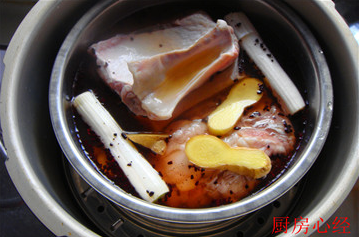罐焖牛肉,放入蒸锅中，旺火大气蒸1-2个小时。