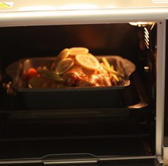 香茅烤鸡,200°C预热好的烤箱中层，烘烤50分钟