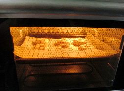 双色贝果 ,放入预热好的烤箱里，200度烤15分钟。