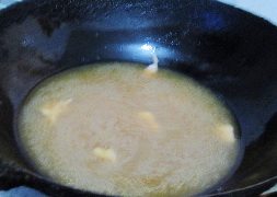 韩式大酱汤【简易版】,倒入淘米水的大酱汤。