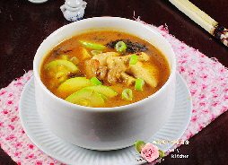 韩式大酱汤【简易版】,出锅前撒上葱碎即可。