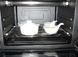 鲍鱼蒸蛋,蒸汽烤箱，设置蒸烤功能，120 度 预热 5分钟。蒸汽十足后放入炖盅。重新设置  蒸功能 100度  15分钟 。