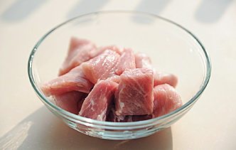 味噌海鲜浓香串,猪排肉洗净，切成比较薄的片