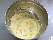 原味曲奇饼干,室温软化的黄油用打蛋器搅打至顺滑