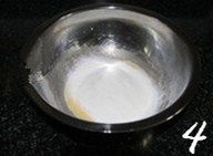 椰香戚风蛋糕,筛入低筋面粉，搅拌均匀至光滑无颗粒；