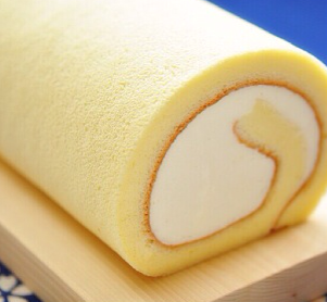 日式棉花蛋糕卷,冷藏3小时左右，待奶油定型后即可取出切片