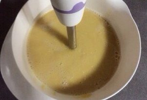 豌豆黄,蒸好的豌豆用料理机打碎成蓉