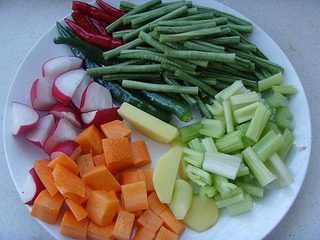 四川泡菜,所有青菜洗净，切成条或者块。