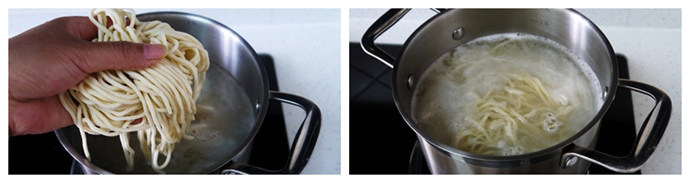 家常茄子面,5、炒茄子的同时，另一锅放水，烧开，下入<a style='color:red;display:inline-block;' href='/shicai/ 4269'>手擀面</a>，拨散，水开后，加入一碗水，再水开时，面条即可出锅。