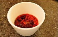 养生红枣豆浆,做豆浆的时候把红枣，桂圆和枸杞冲洗干净然后用温水浸泡备用