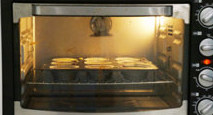 卡布奇诺可可蛋糕,烤箱预热200度，入炉后用实际温度170-180度左右烤约25分钟