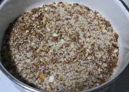 杏仁脆片巧克力球,可可玉米脆片碾压细一些，和杏仁碎混合