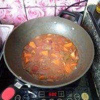罗宋汤,加入适量的盐调味。加盐后拌匀即可出锅。