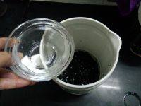 黑豆黑芝麻豆浆,加入适量的清水。