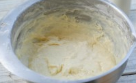 快手甜甜圈（烤箱版）,直到面粉和牛奶全部加完拌匀。