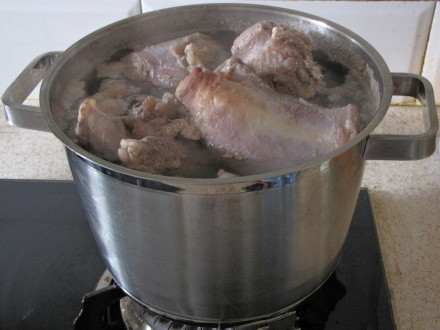 酱牛肉,煮到发鼓就可以捞出来。