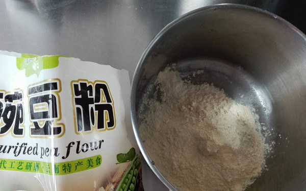 云南稀豆粉,取豌豆粉50克，放入容器中