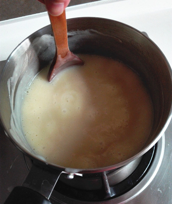 云南稀豆粉,煮的过程中，一定要不停的搅拌，大约煮10-15分钟
